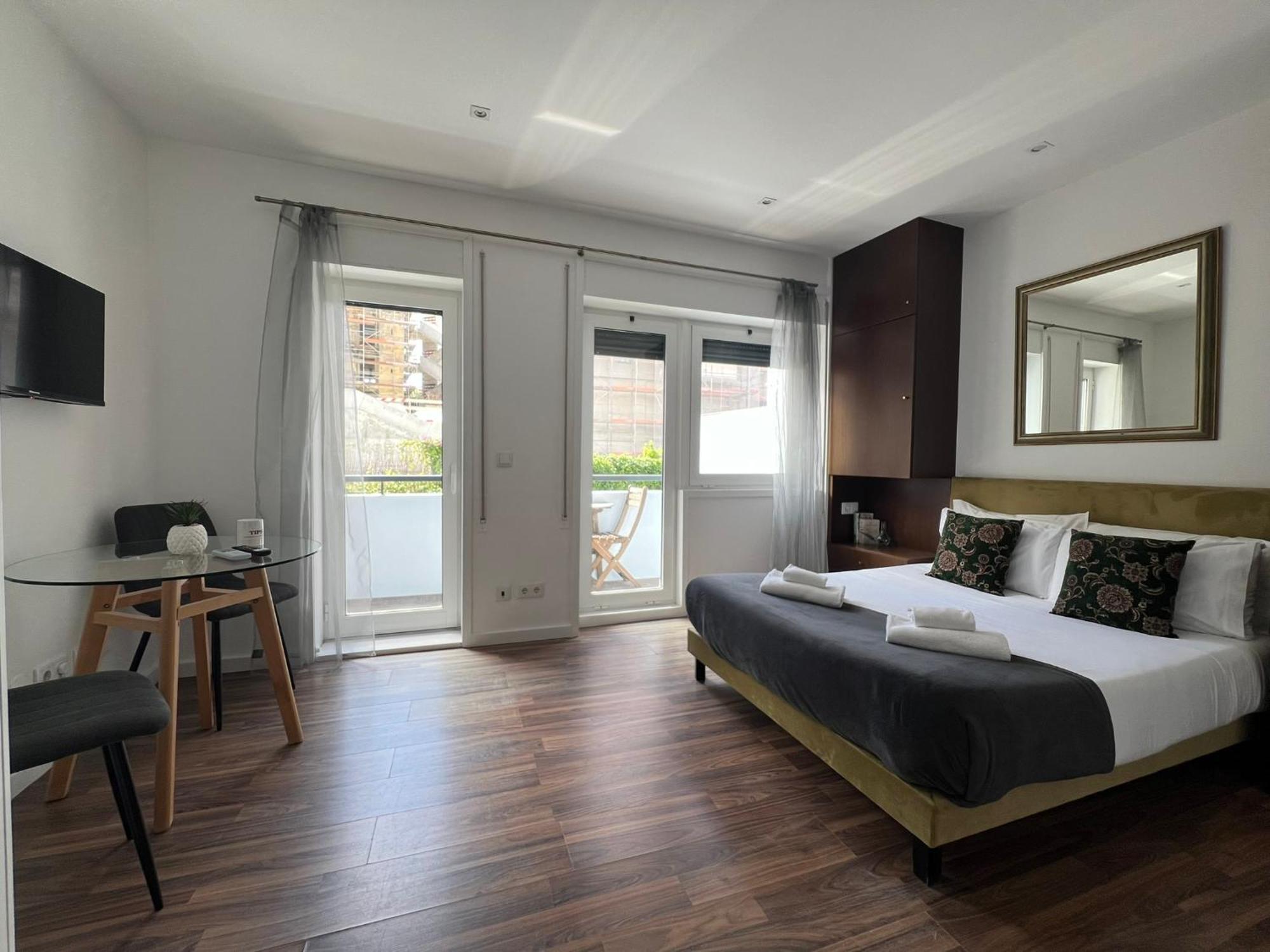 Almada Studios & Suites Porto Exterior photo