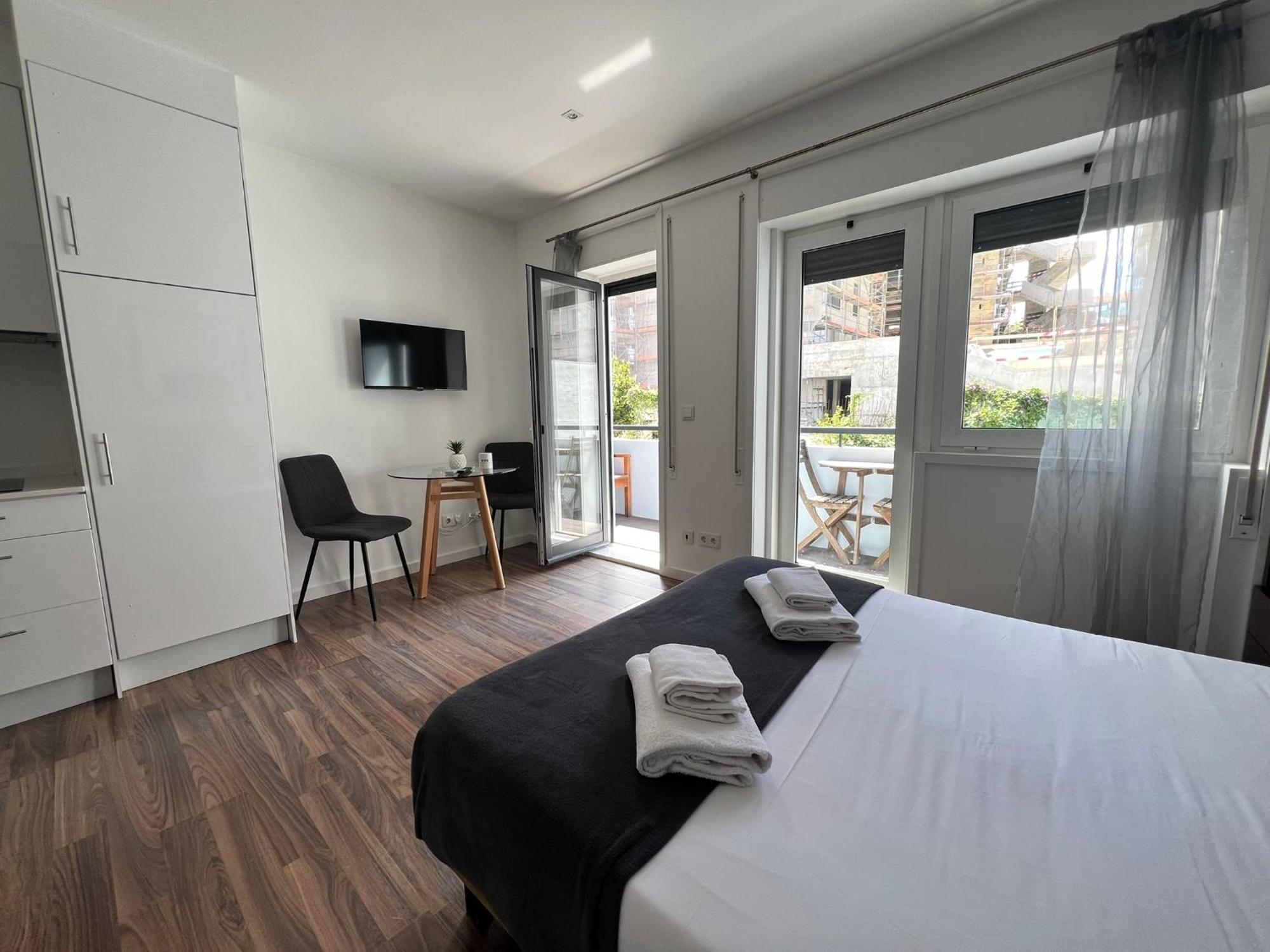 Almada Studios & Suites Porto Exterior photo