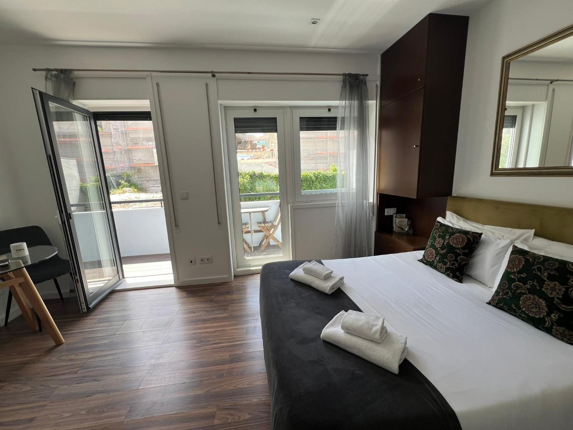 Almada Studios & Suites Porto Exterior photo